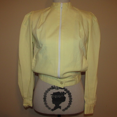 Size s vintage pleated cropped jacket