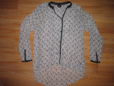 Size M Printed Asymmetrical Blouse