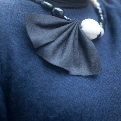 Black flower felt wedding necklace nl0822