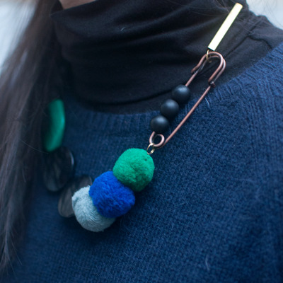 Felted large safety pin grey green blue balls necklace, ribbon necklace diy, craft ideas with felt necklace, nl0766 - Thumbnail 2