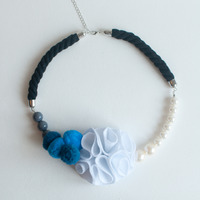 White Felt Flower Necklace NL0824  - Thumbnail 2