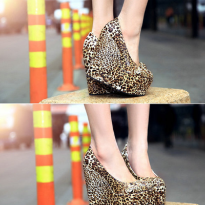 Leopard high wedges