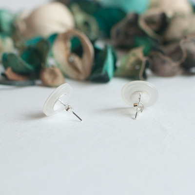 White vintage style earrings er0850