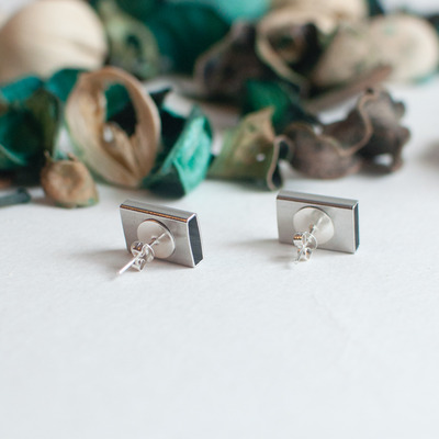 Silver metal stud earrings er0831