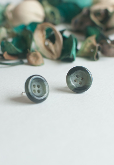 Vintage Dark Green Buttons Earrings ER0846