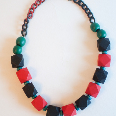 Black & red beaded christmas chunky statement necklace nl0613