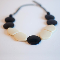Black And White Frontal Necklace NL0618 - Thumbnail 3