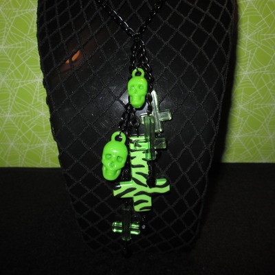 Ultra long skull and inverted cross necklace (green)  - Thumbnail 3