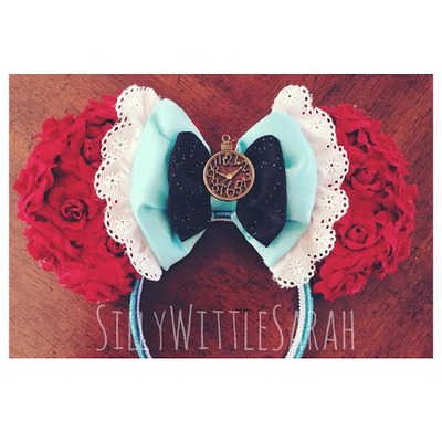  alice in wonderland with stop watch middle