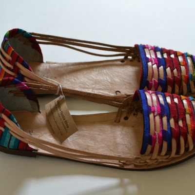 Size 39 us 8 women's caites