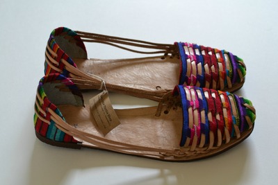 Size 39 US 8 Women's Caites