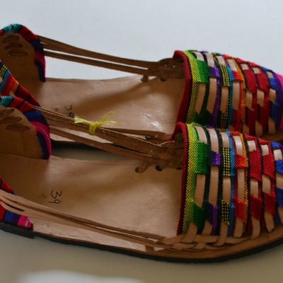 Size 39 us 8 women's caites