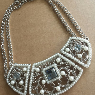 Anne b. neckpiece