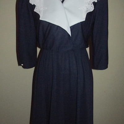 Size l vintage white collar flare dress