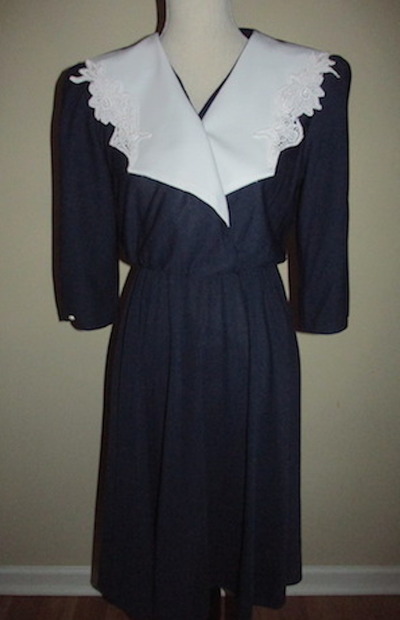 Size L Vintage White Collar Flare Dress