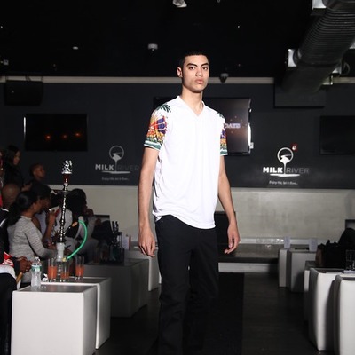 Unisex- flag sleeves v-neck white