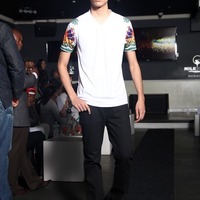 unisex- Flag Sleeves V-Neck white - Thumbnail 1