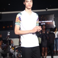 unisex- Flag Sleeves V-Neck white - Thumbnail 3