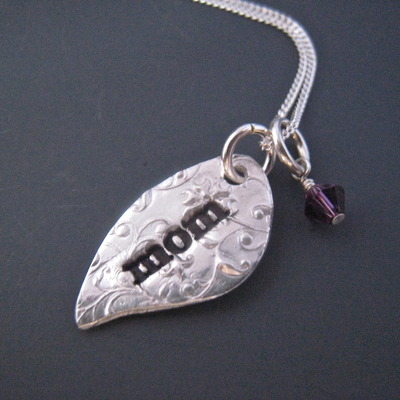 Mom leaf necklace with 1 birthstone