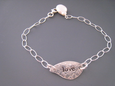 Leaf charm bracelet