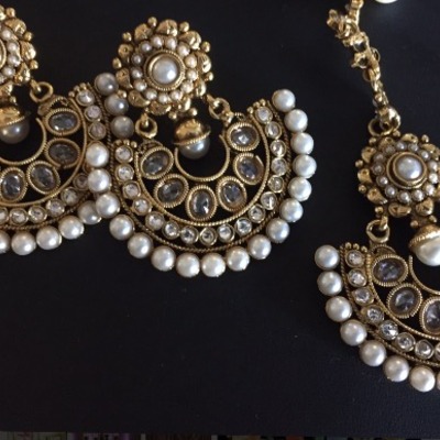 Ankita tikka and earring set