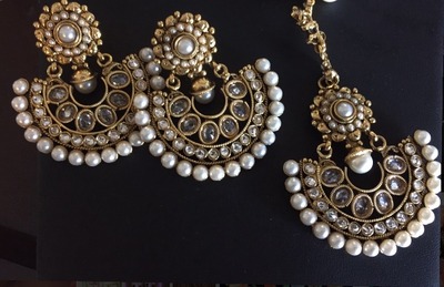 Ankita Tikka and Earring Set