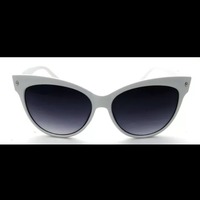 Sleek and chic shades  - Thumbnail 3