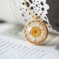 Pressed Dried Flower Gold Plated Round Lace Necklace