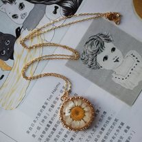 Pressed Dried Flower Gold Plated Round Lace Necklace - Thumbnail 1