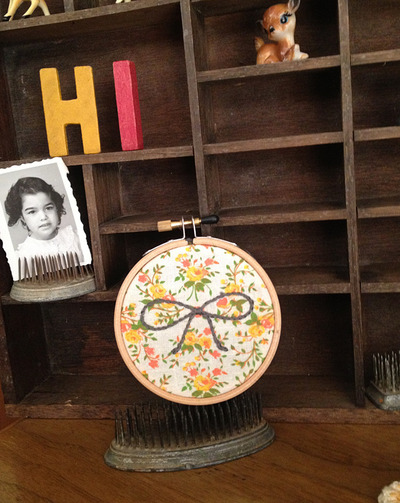 Tiny bow hoop (vintage yellow)