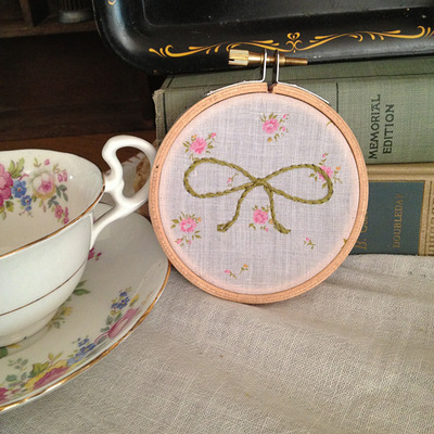 Tiny bow hoop (vintage pink)