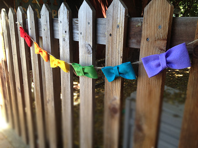 Rainbow bow garland 
