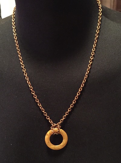 Chain Necklace with Center Circel 