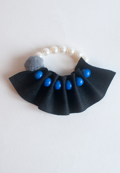 Blue Resin Beads Black Felt Stretch Bracelet BL0903