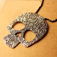 Skull Sweater Chain Necklace - Thumbnail 1