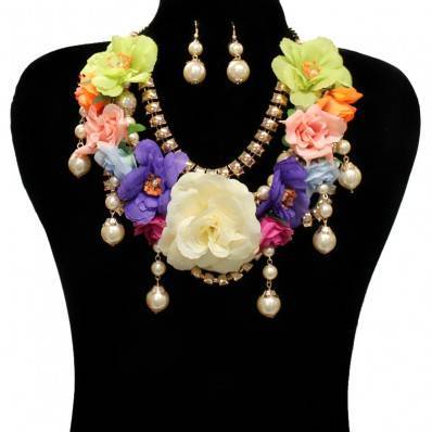 Layered Pearl & Floral Fashion Necklace Set