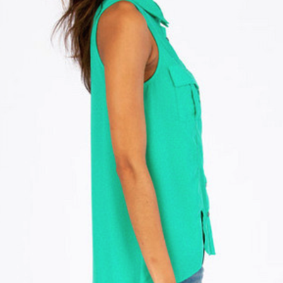 Pockets and slits top