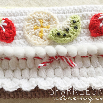 Fruit cake tissue holder