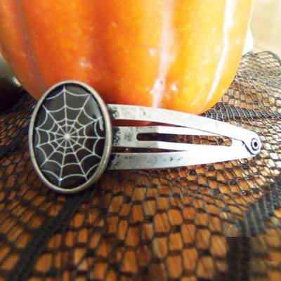 Spider web cameo hair clip
