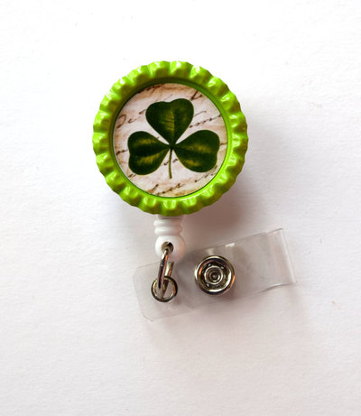 Clover leaf  - cute badge holder - nurses badge holder - bottlecap badge - nursing badge holder - teacher badge reel - rn badge reel