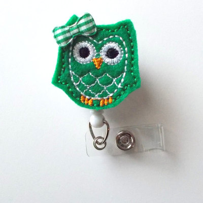 Kelly green owl with bow - retractable id felt badge holder - name badge holder - nurse gift - nursing badge clip - nurse badge holder