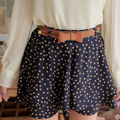 Polka dots short skirt
