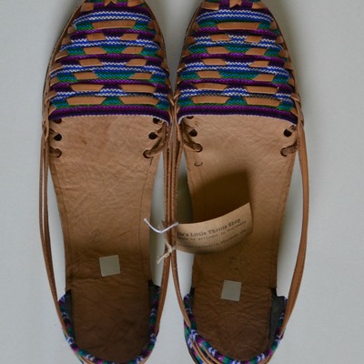 Size 39 us 8 women's caites