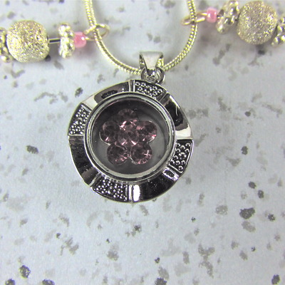 Magnetized flower necklace 