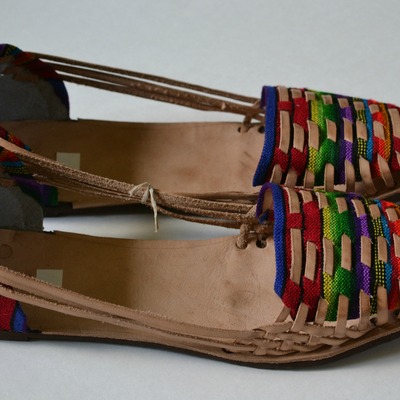 Size 40 us 9 women's caites