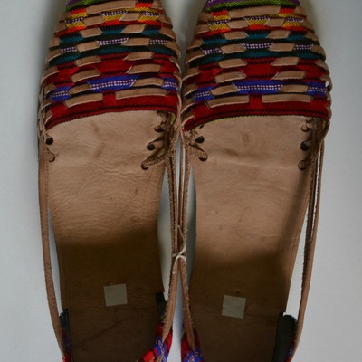 Size 40 us 9 women's caites