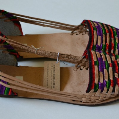 Size 40 us 9 women's caites