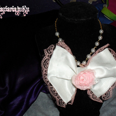 Pink rose white hime necklace