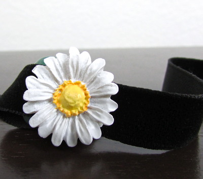 Daisy Velvet Choker