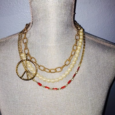 Short multi chain with peace pendant